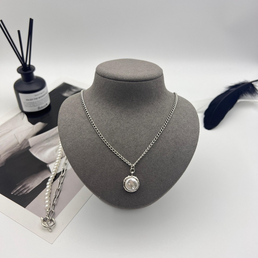 Elegant Silver Necklace with Pearl Pendant